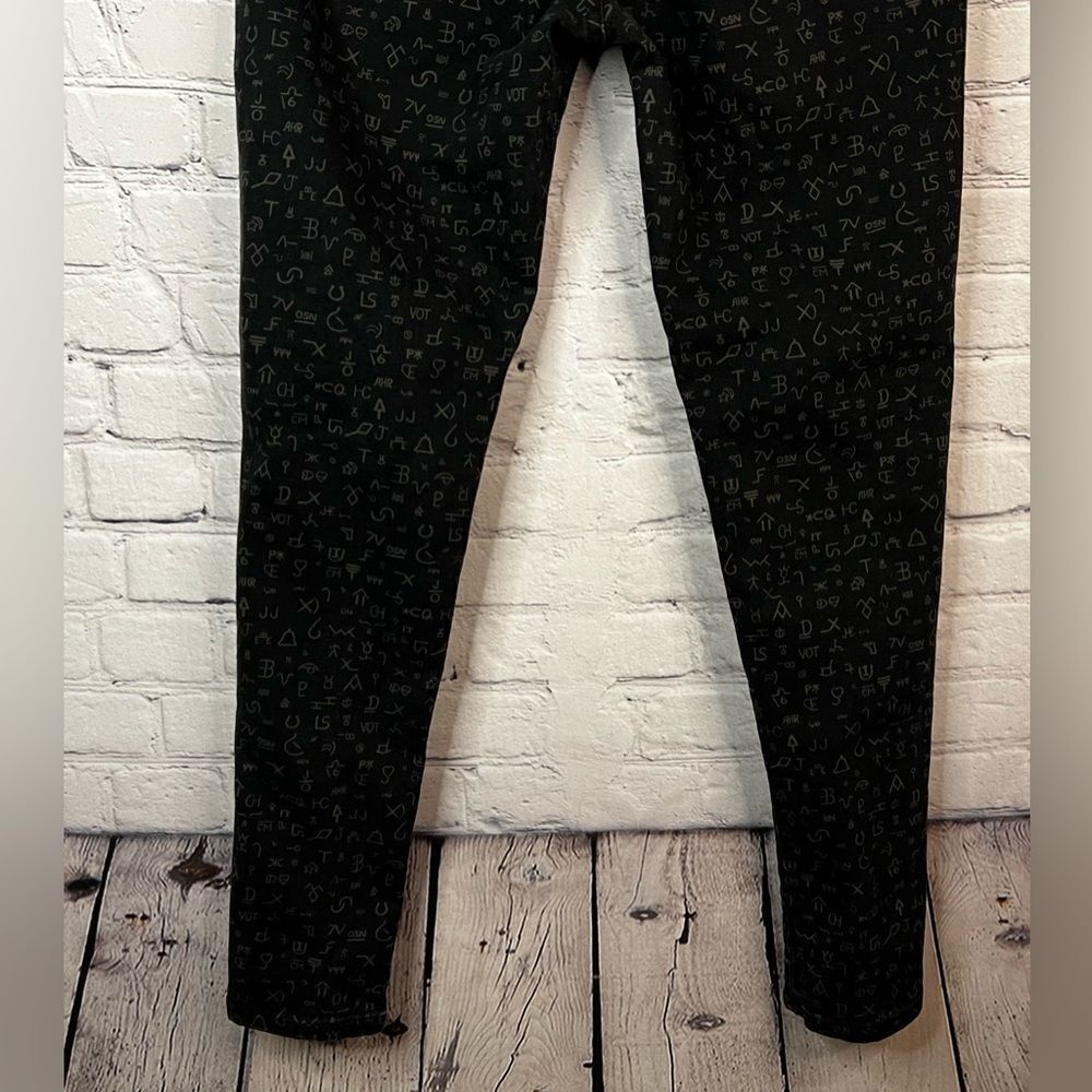 Levi's Legging Fit Skinny Mid Rise Jeans Black Grey Symbols Woman's size 31x30 - Picture 6 of 10